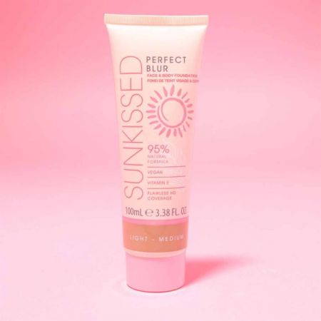 Sunkissed tělový a pleťový make-up Perfect Blur s vitamínem E, light-medium, 100ml