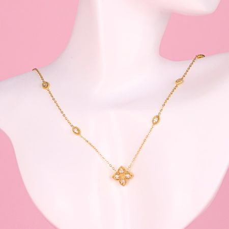 Náhrdelník s čtyřlístkem a kamínky Stainless Steel - zlatý