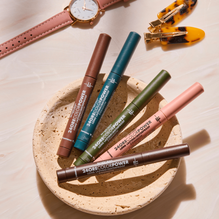 Deborah Milano matný vysouvací oční stín v tužce 24ore Color Power MAT, 1,4g