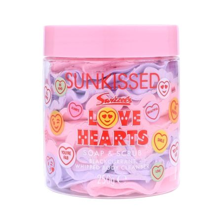 Sunkissed šlehaný tělový peeling Soap & Scrub Love Hearts, Blackcurrant , 250g