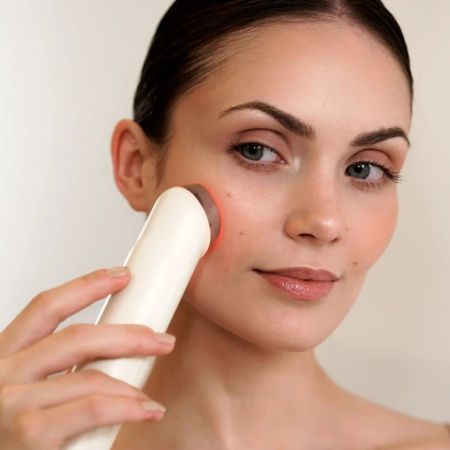 Eggo přístroj 7v1 pro domácí pokročilou péči o obličej Revive Pro: Skin Booster