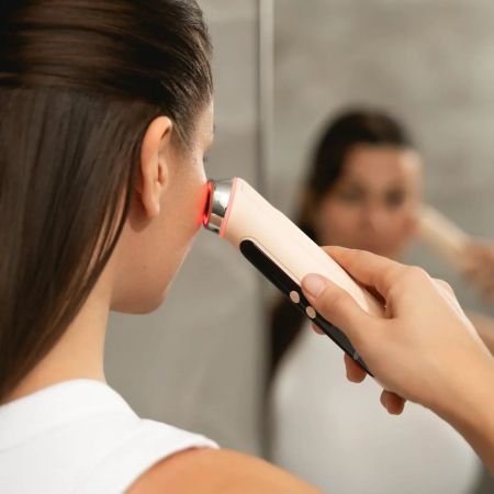 Eggo přístroj 7v1 pro domácí pokročilou péči o obličej Revive Pro: Skin Booster