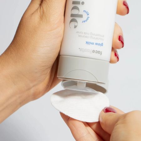 Face Facts vyživující mléčné pleťové tonikum s peptidy, Peptide - Glow Milk Toner, 145ml