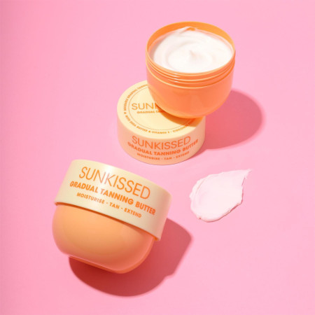 Sunkissed samoopalovací tělové máslo s bambuckým máslem a vitamínem E, Gradual Tanning Butter, 200ml 