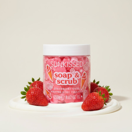 Sunkissed mýdlový peeling Soap & Scrub, Strawberry Swirl, 250g